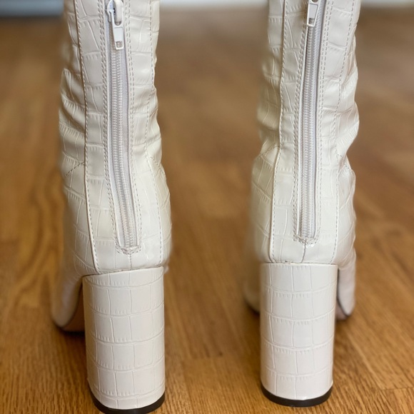 White boots - Picture 3 of 8